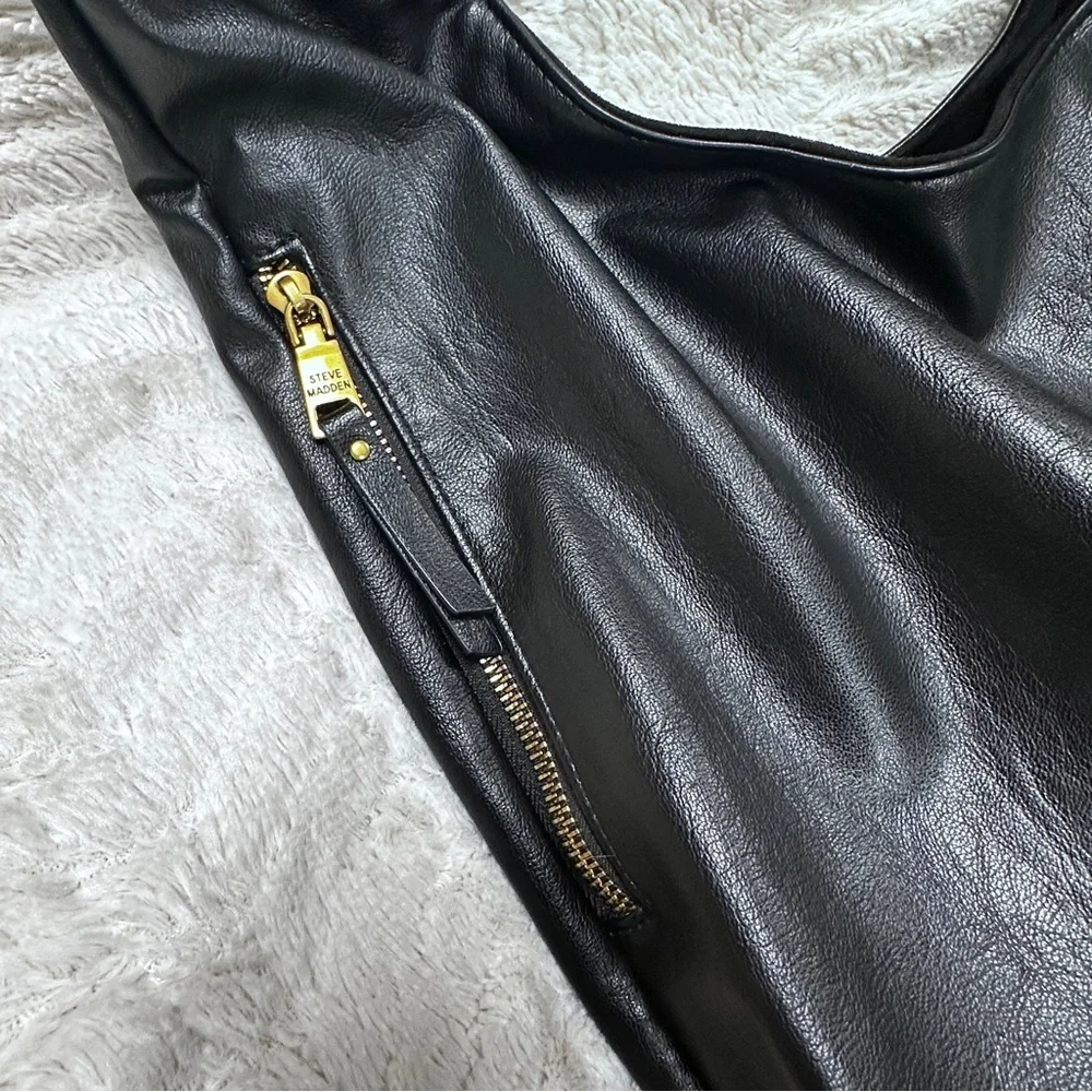 Steve Madden Black Vegan Hobo Purse, Excellent condition, Gold & Silver Hardware